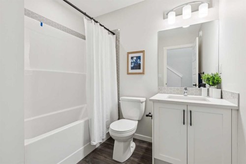 703-135 Mahogany Parade Se, Calgary, AB - Indoor Photo Showing Bathroom