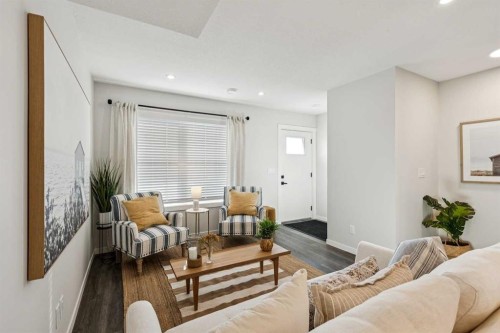 703-135 Mahogany Parade Se, Calgary, AB - Indoor Photo Showing Living Room
