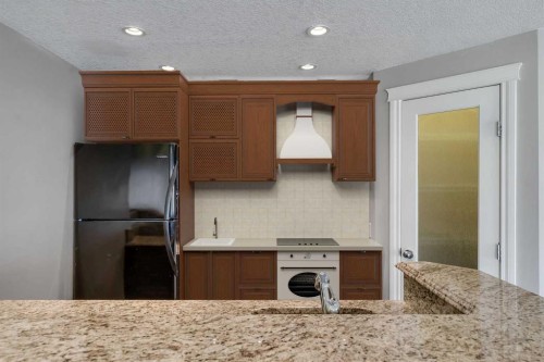 202 Coral Reef Manor Ne, Calgary, AB - Indoor Photo Showing Kitchen