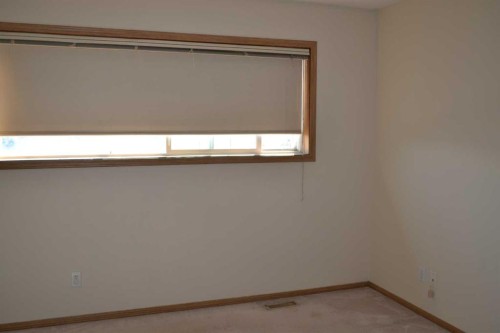 21 Country Hills Rise Nw, Calgary, AB - Indoor Photo Showing Other Room