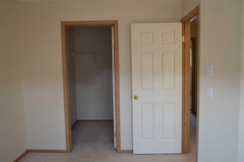 21 Country Hills Rise Nw, Calgary, AB - Indoor Photo Showing Other Room