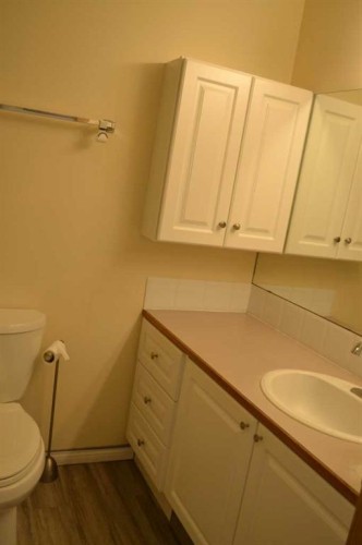 21 Country Hills Rise Nw, Calgary, AB - Indoor Photo Showing Bathroom