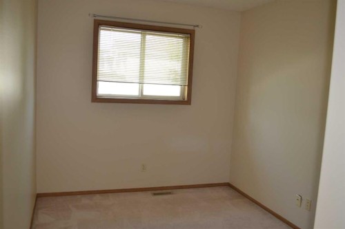 21 Country Hills Rise Nw, Calgary, AB - Indoor Photo Showing Other Room