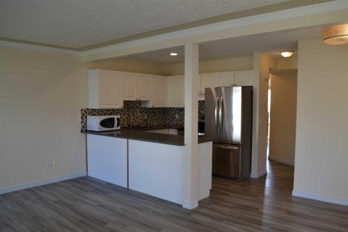 21 Country Hills Rise Nw, Calgary, AB - Indoor Photo Showing Kitchen