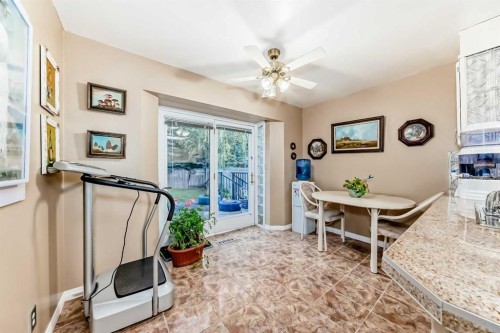 983 Woodbine Boulevard Sw, Calgary, AB - Indoor Photo Showing Other Room