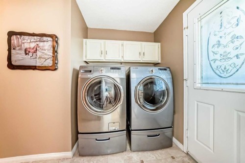 983 Woodbine Boulevard Sw, Calgary, AB - Indoor Photo Showing Laundry Room