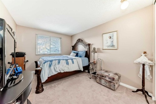 983 Woodbine Boulevard Sw, Calgary, AB - Indoor Photo Showing Bedroom
