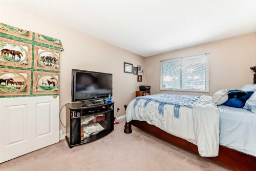 983 Woodbine Boulevard Sw, Calgary, AB - Indoor Photo Showing Bedroom