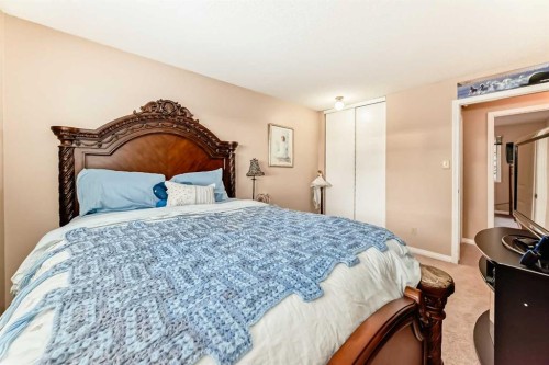 983 Woodbine Boulevard Sw, Calgary, AB - Indoor Photo Showing Bedroom