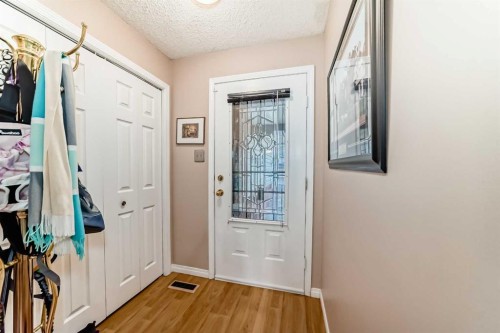 983 Woodbine Boulevard Sw, Calgary, AB - Indoor Photo Showing Other Room