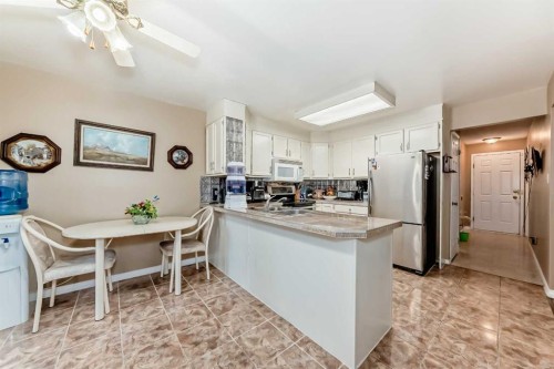 983 Woodbine Boulevard Sw, Calgary, AB - Indoor