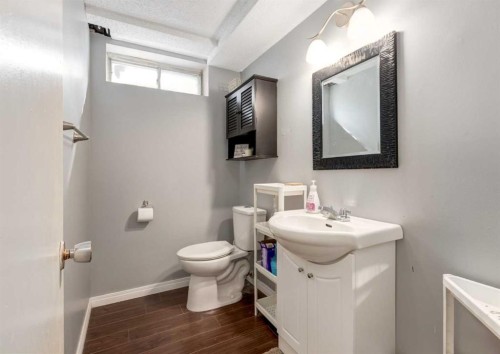 70 Allandale Close Se, Calgary, AB - Indoor Photo Showing Bathroom