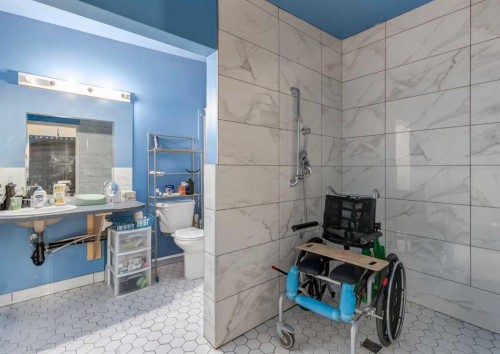 70 Allandale Close Se, Calgary, AB - Indoor Photo Showing Bathroom