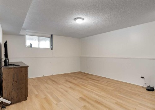 70 Allandale Close Se, Calgary, AB - Indoor Photo Showing Other Room