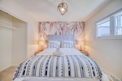 2715 63 Avenue Sw, Calgary, AB - Indoor Photo Showing Bedroom