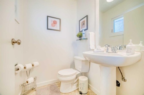 2715 63 Avenue Sw, Calgary, AB - Indoor Photo Showing Bathroom