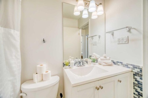 2715 63 Avenue Sw, Calgary, AB - Indoor Photo Showing Bathroom