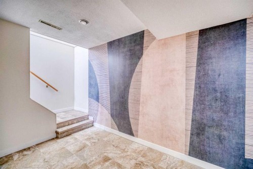 2715 63 Avenue Sw, Calgary, AB - Indoor