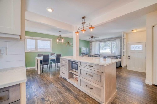 2715 63 Avenue Sw, Calgary, AB - Indoor Photo Showing Kitchen