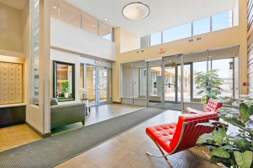 407-55 Spruce Place Sw, Calgary, AB - Indoor Photo Showing Other Room