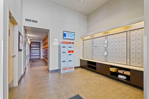 407-55 Spruce Place Sw, Calgary, AB - Indoor Photo Showing Other Room