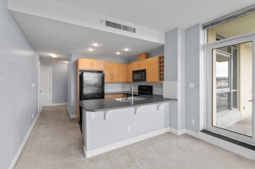 407-55 Spruce Place Sw, Calgary, AB - Indoor Photo Showing Kitchen