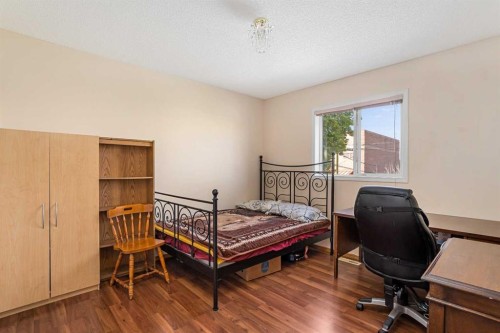218 15 Avenue Nw, Calgary, AB - Indoor Photo Showing Bedroom