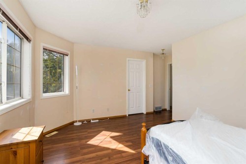 218 15 Avenue Nw, Calgary, AB - Indoor Photo Showing Bedroom