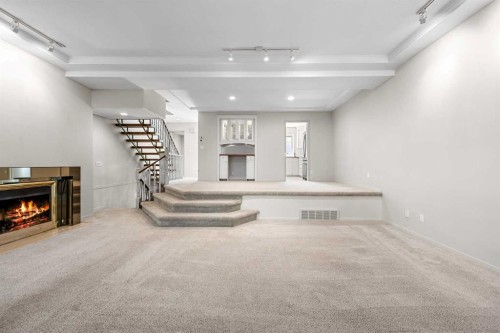 238-4037 42 Street Nw, Calgary, AB - Indoor Photo Showing Other Room