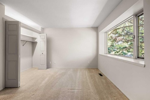 238-4037 42 Street Nw, Calgary, AB - Indoor Photo Showing Other Room