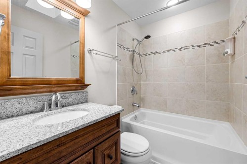 238-4037 42 Street Nw, Calgary, AB - Indoor Photo Showing Bathroom