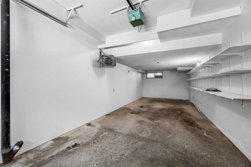 238-4037 42 Street Nw, Calgary, AB - Indoor Photo Showing Garage