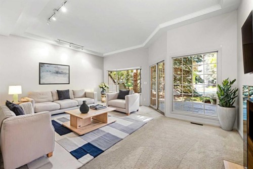 238-4037 42 Street Nw, Calgary, AB - Indoor Photo Showing Living Room