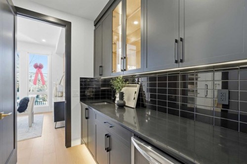 1321 10 Avenue Se, Calgary, AB - Indoor Photo Showing Kitchen