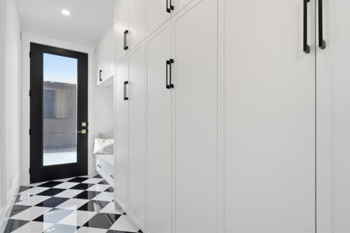 1321 10 Avenue Se, Calgary, AB - Indoor Photo Showing Other Room