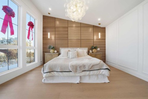 1321 10 Avenue Se, Calgary, AB - Indoor Photo Showing Bedroom