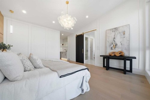 1321 10 Avenue Se, Calgary, AB - Indoor Photo Showing Bedroom