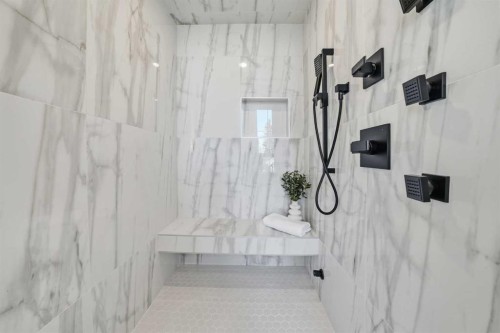 1321 10 Avenue Se, Calgary, AB - Indoor Photo Showing Bathroom