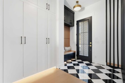 1321 10 Avenue Se, Calgary, AB - Indoor Photo Showing Other Room