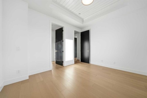 1321 10 Avenue Se, Calgary, AB - Indoor Photo Showing Other Room