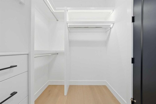 1321 10 Avenue Se, Calgary, AB - Indoor With Storage