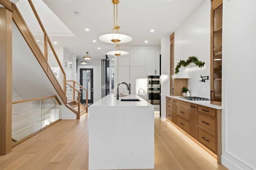 1321 10 Avenue Se, Calgary, AB - Indoor Photo Showing Kitchen With Upgraded Kitchen