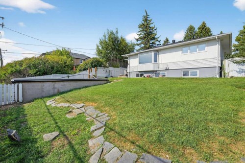 35 Collingwood Place Nw, Calgary, AB - Outdoor