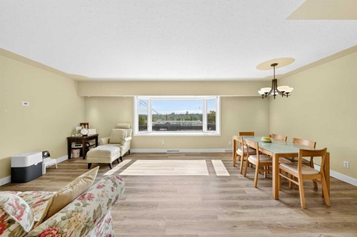 35 Collingwood Place Nw, Calgary, AB - Indoor Photo Showing Other Room