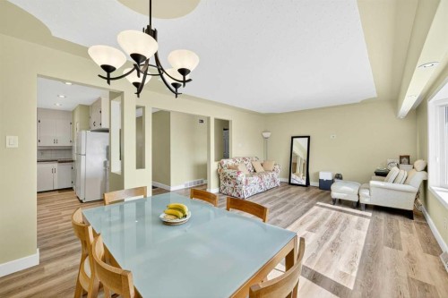 35 Collingwood Place Nw, Calgary, AB - Indoor Photo Showing Dining Room