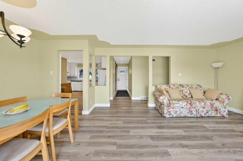 35 Collingwood Place Nw, Calgary, AB - Indoor Photo Showing Dining Room