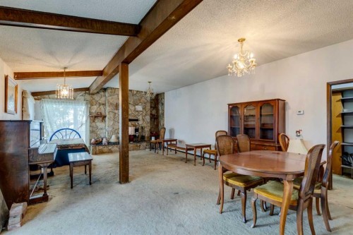 107 40 Avenue Ne, Calgary, AB - Indoor Photo Showing Dining Room