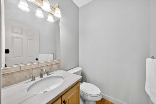 46 Valley Ponds Way Nw, Calgary, AB - Indoor Photo Showing Bathroom
