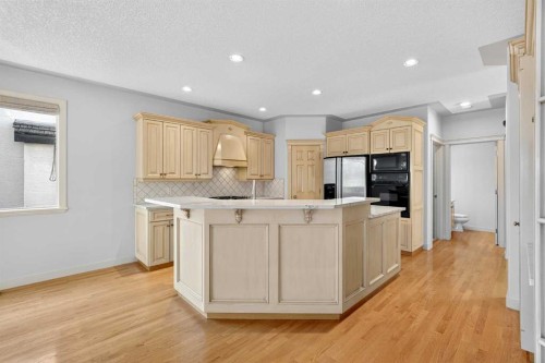 46 Valley Ponds Way Nw, Calgary, AB - Indoor Photo Showing Kitchen