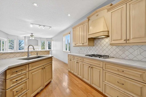 46 Valley Ponds Way Nw, Calgary, AB - Indoor Photo Showing Kitchen